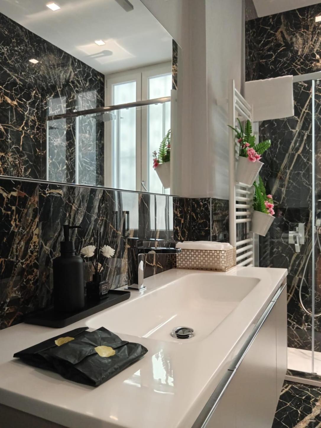 Indipendence Home Специя Экстерьер фото