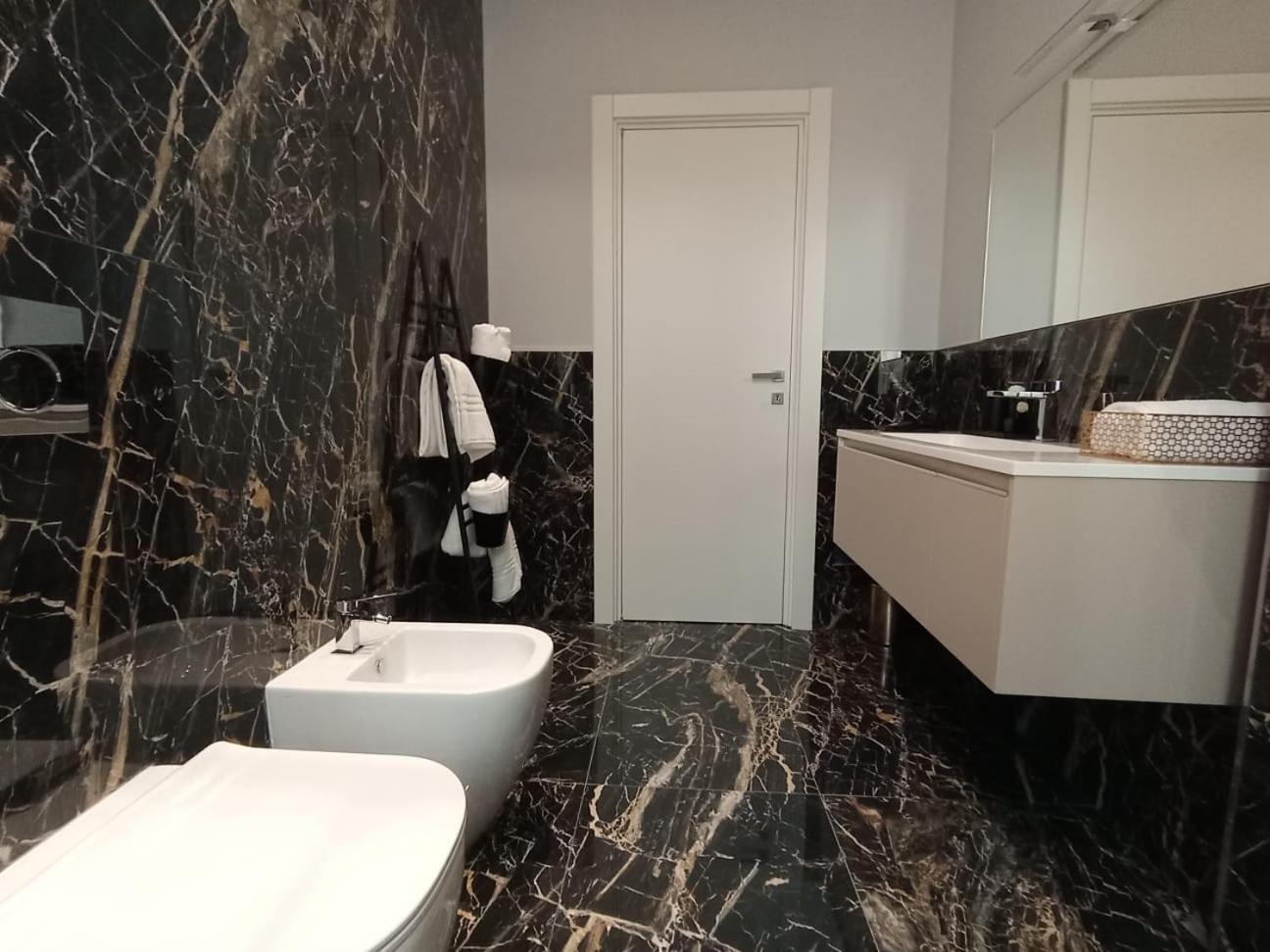 Indipendence Home Специя Экстерьер фото